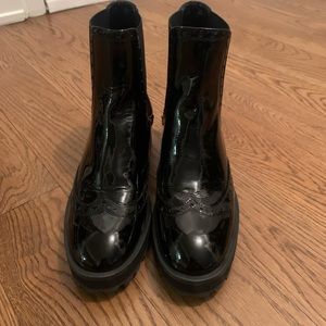 *NEW* Stuart Weitzman Lodge Brogue Chelsea Booties, size 7.5